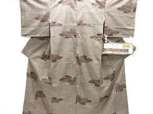 未使用品　仕立て上がり　雲取りに抽象模様織り出し本場泥大島紬着物(5マルキ)